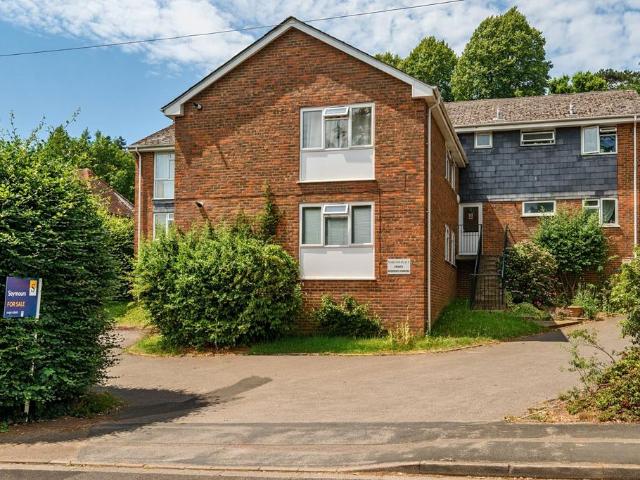 Flat for sale in Frith Hill, Fole