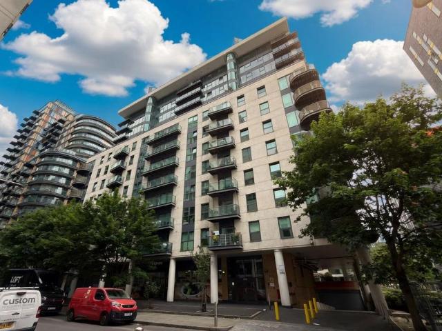 Flat for sale in Isle Of Dogs, Greater London