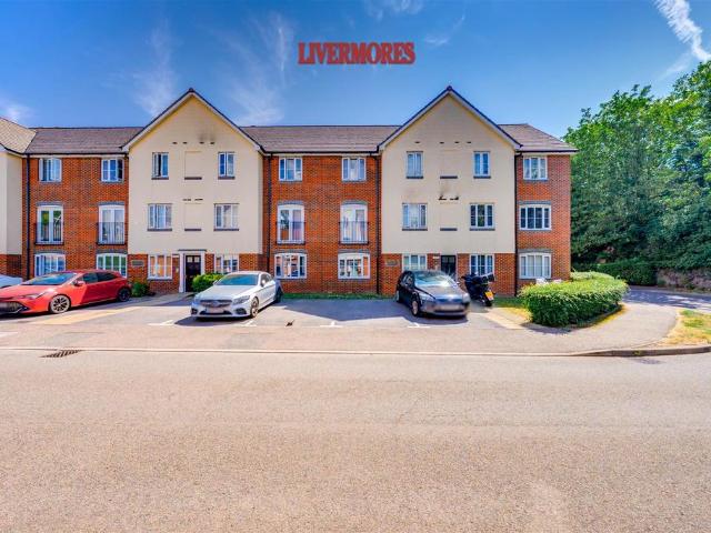 Flat for sale in Hamerton, Kent