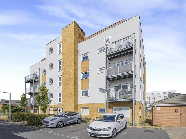 Flat for sale in Monks Orchard, Kent