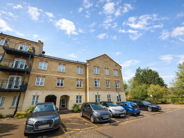 Flat for sale in Southcourt, Aylesbury