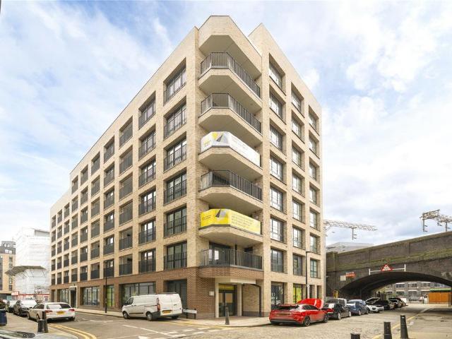 Flat for sale in London Borough of Tower Hamlets, Greater London