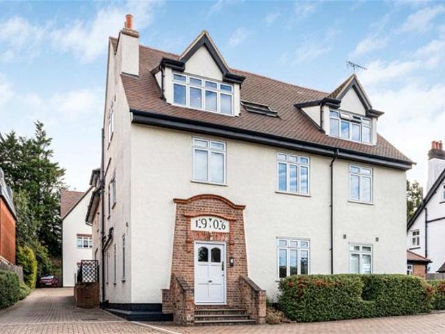 Flat for sale in Hatching Green, Five Acres