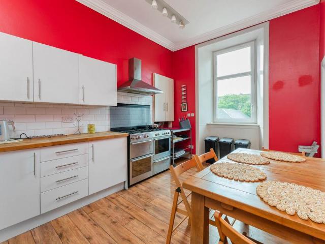 Flat for sale in Strathbungo, Scotland