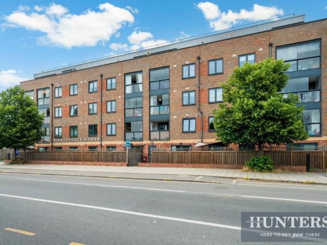 Flat for sale in London Borough of Hounslow, Cat Hill