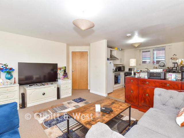 Flat for sale in Fratton, City Of Portsmouth