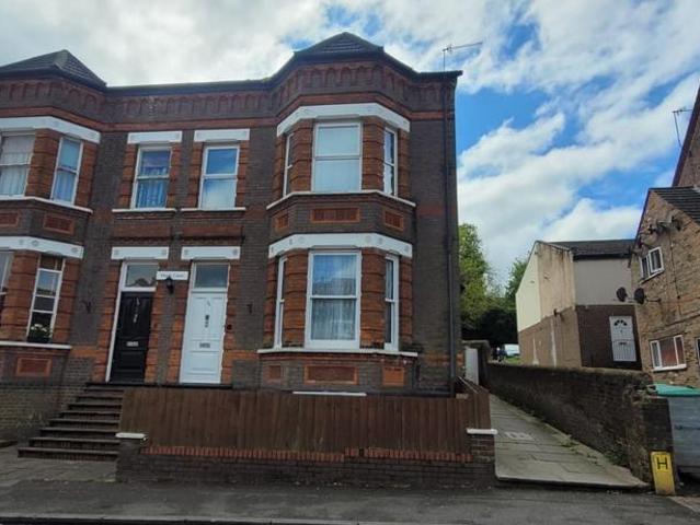 Flat for sale in Spring Park, Luton