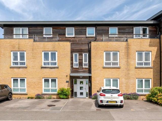 Flat for sale in Enborne, West Berkshire