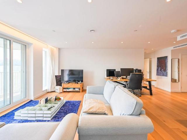 Flat for sale in Holborn, Greater London