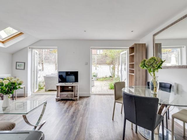 Flat for sale in Fulham, Cat Hill