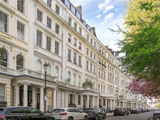 Flat for sale in South Kensington, Greater London