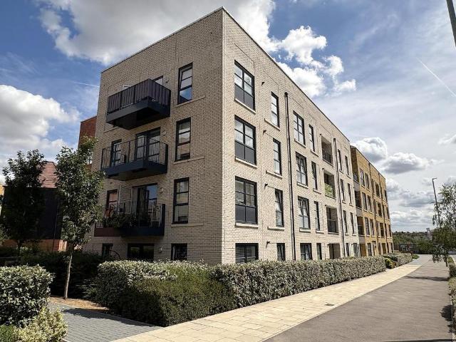 Flat for sale in Monks Orchard, Kent