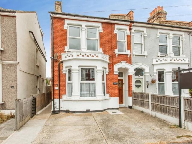Flat for sale in Southend City Centre Neighbourhood, Alton Barnes