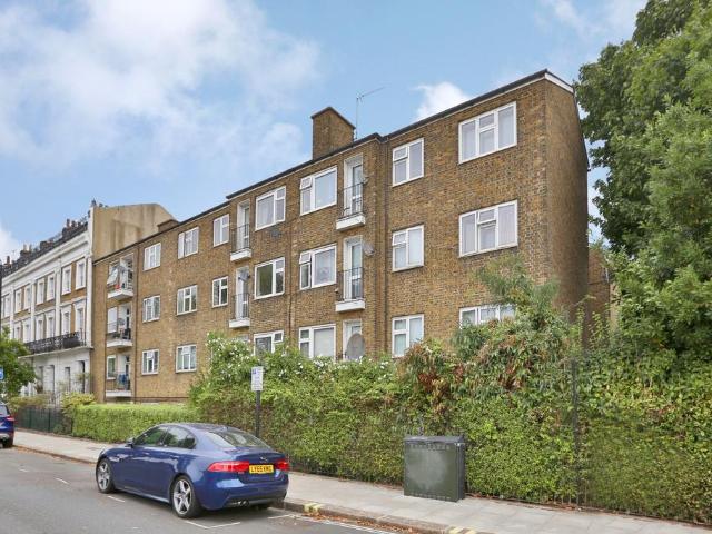 Flat for sale in Chalk Farm, Greater London