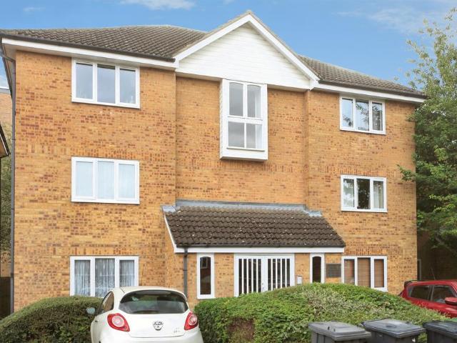 Flat for sale in Woodston, Peterborough