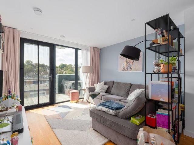 Flat for sale in Royal Borough of Greenwich, Greater London