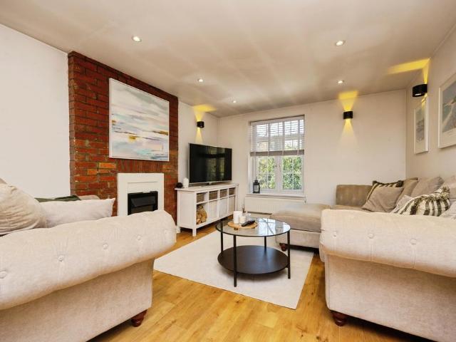 Flat for sale in Holloway Hill, Waverley