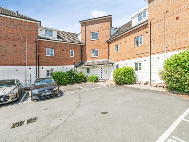 Flat for sale in Dewsbury, Kirklees