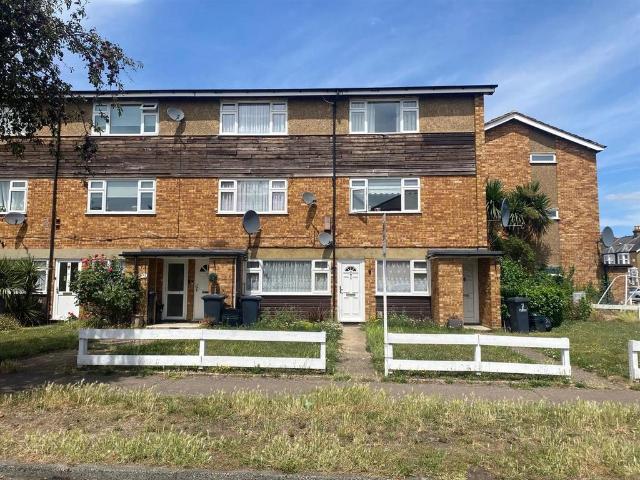 Flat for sale in Broxbourne, Hertfordshire