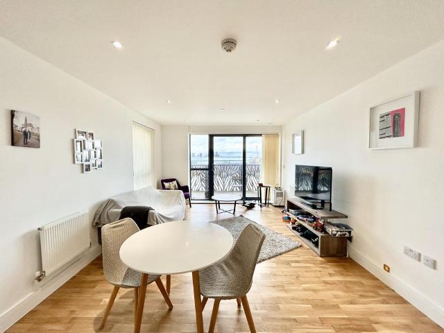 Flat for sale in Blackwall, Greater London