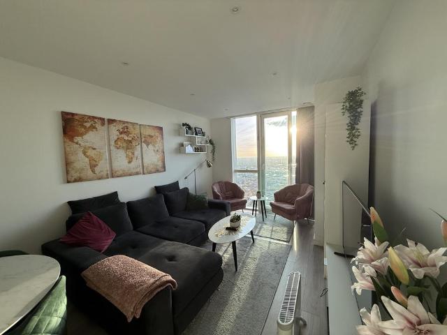 Flat for sale in London Borough of Croydon, Greater London