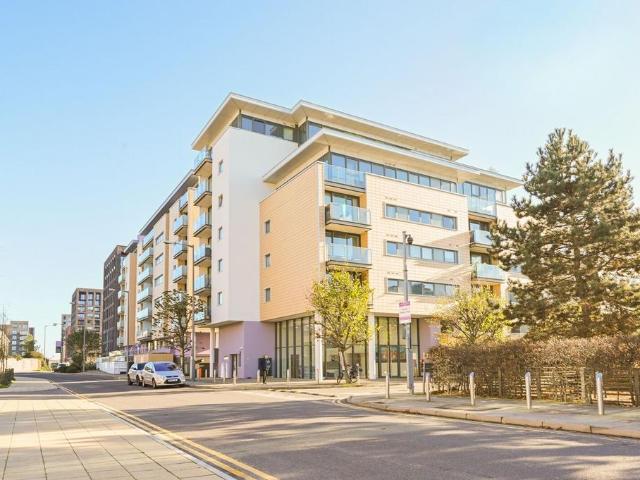 Flat for sale in London Borough of Newham, Greater London