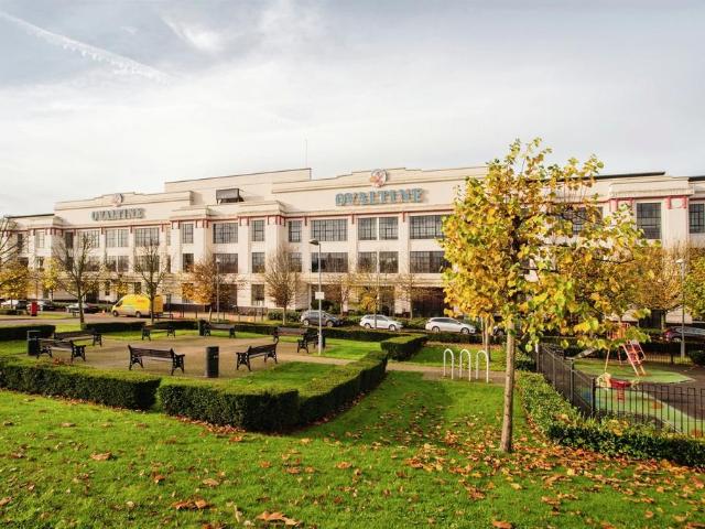 Flat for sale in Batchworth, Hertfordshire