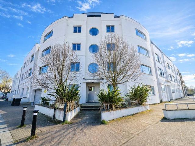 Flat for sale in London Borough of Lewisham, Greater London