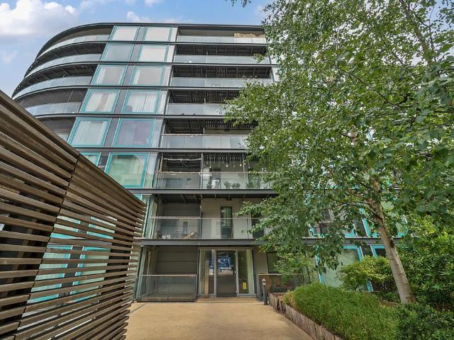 Flat for sale in Hayes, Greater London