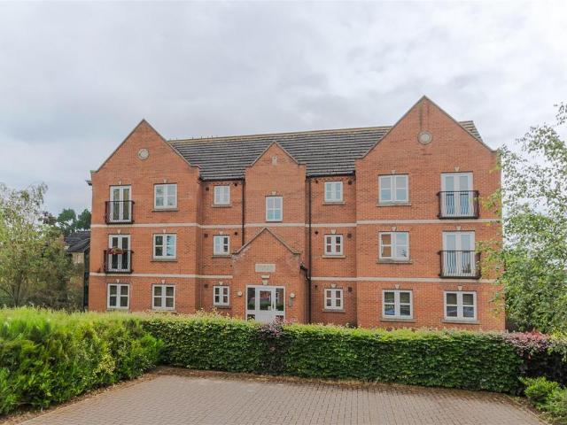 Flat for sale in Lincoln Gardens, Dragonby