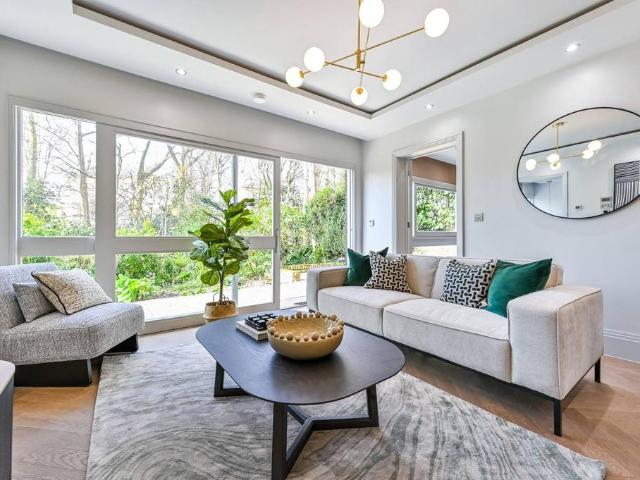 Flat for sale in Chalk Farm, Cat Hill