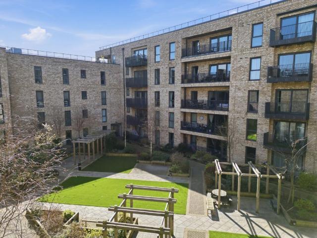 Flat for sale in Milton Keynes