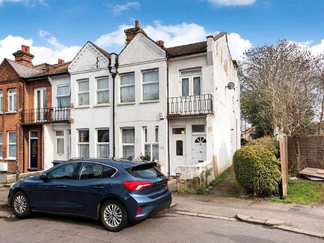 Flat for sale in East Barnet, Greater London