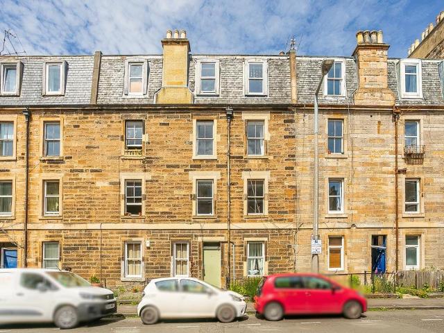 Flat for sale in Newington, Scotland