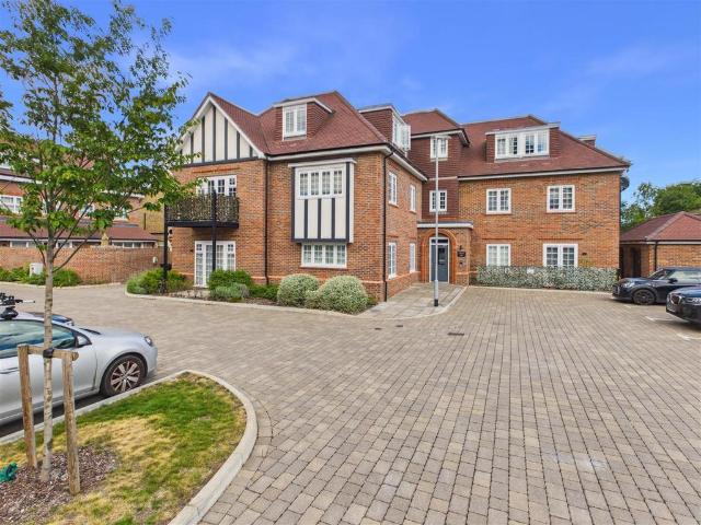 Flat for sale in Blackhills, Surrey