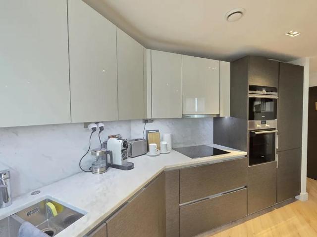 Flat for sale in Hammersmith, Greater London