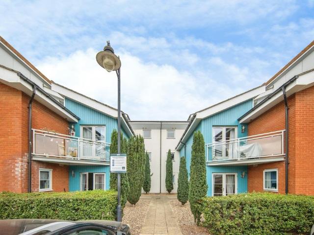 Flat for sale in Ravenswood, Key Street