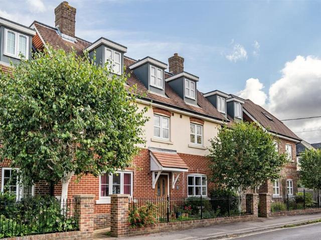 Flat for sale in Causeway, East Hampshire
