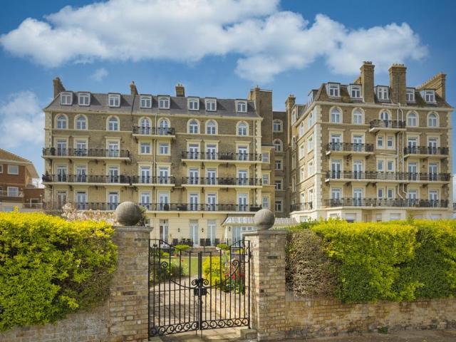 Flat for sale in Upton, Acol