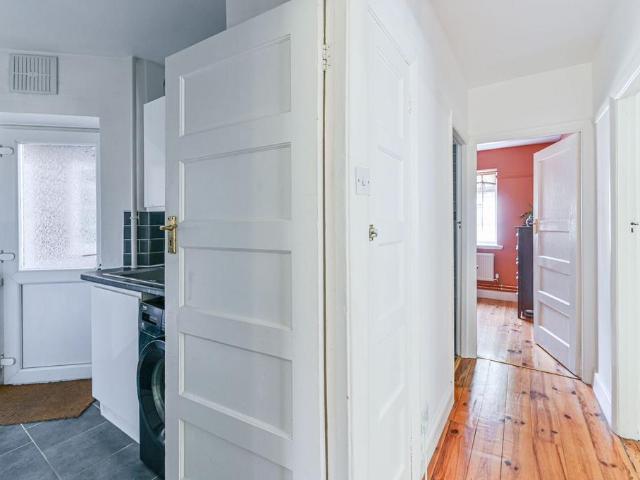 Flat for sale in West Norwood, Greater London