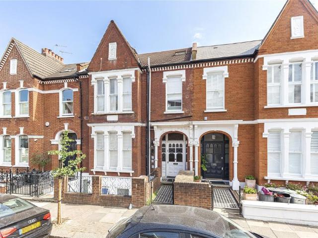 Flat for sale in Furzedown, Greater London