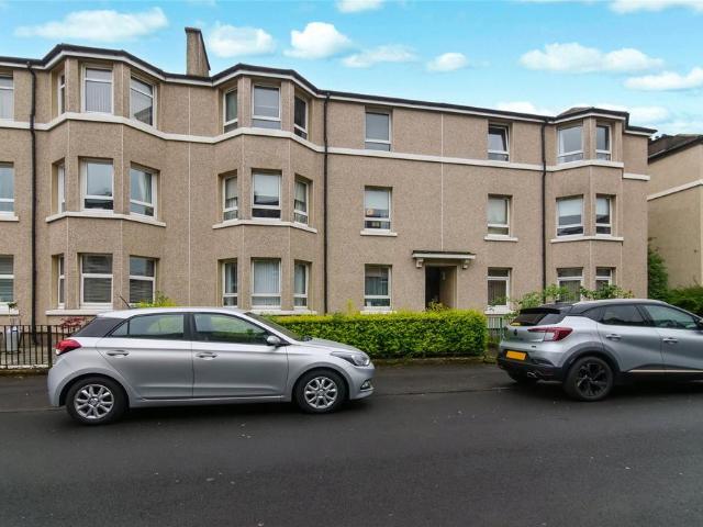 Flat for sale in Craigton, Scotland