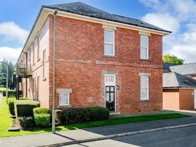 Flat for sale in The Wells, Surrey