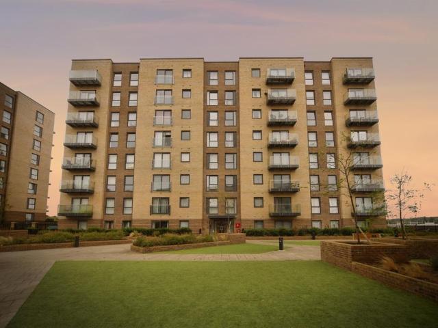Flat for sale in Spring Park, Luton
