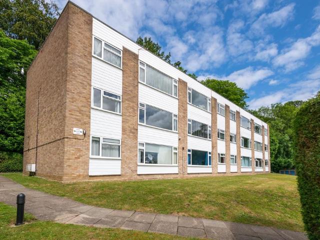 Flat for sale in Red Hill, Surrey