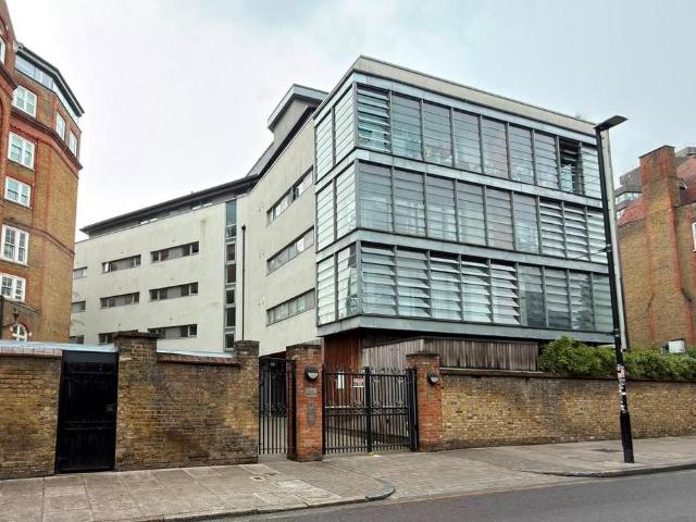 Flat for sale in Holloway, Lower Holloway