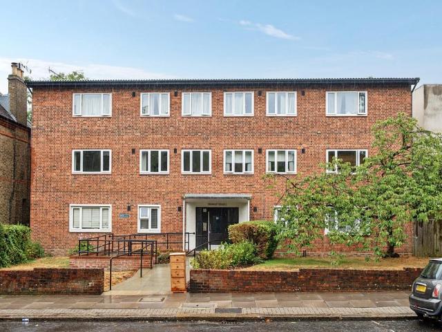 Flat for sale in Putney, Greater London