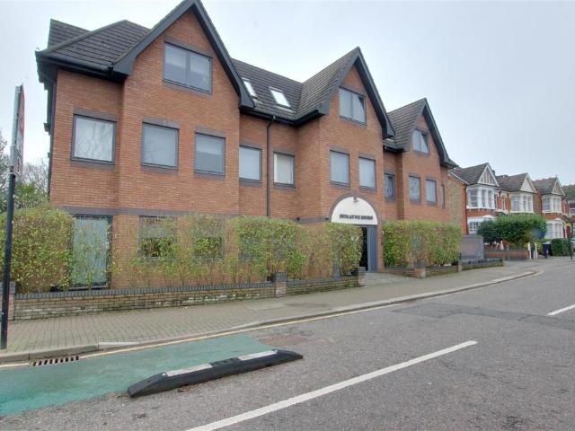 Flat for sale in Palmers Green, Greater London