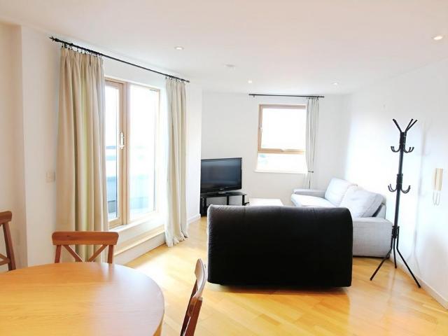 Flat for sale in Richmond Hill, West Yorkshire