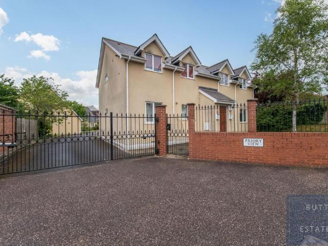 Flat for sale in Beacon Heath, Watergate